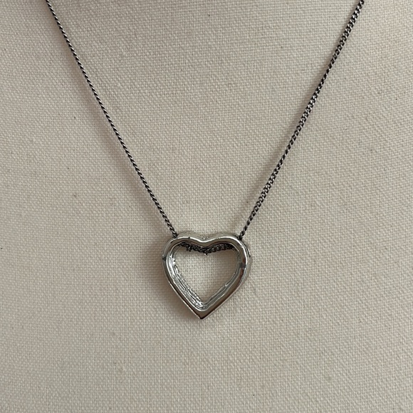 Vintage Jewelry Bundle - 2 pairs screw back earrings & heart necklace - Picture 4 of 11